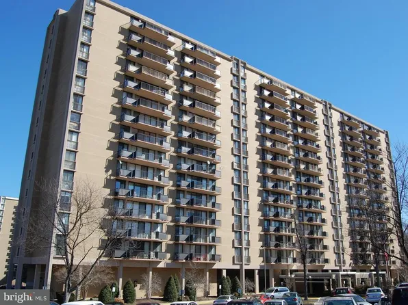 6100 Westchester Park Dr #19, College Park, MD 20740
