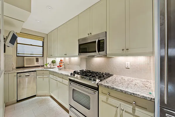 Sold by Nest Seekers International | media 3