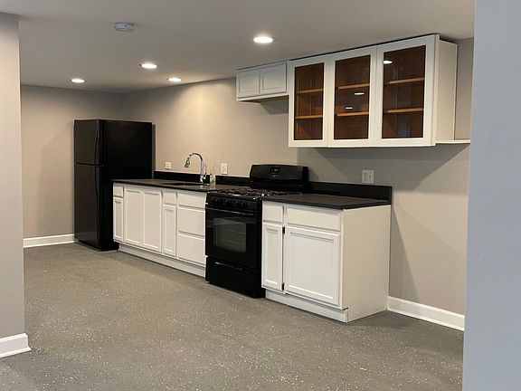 3rd image of 8422 S Buffalo Ave #1R