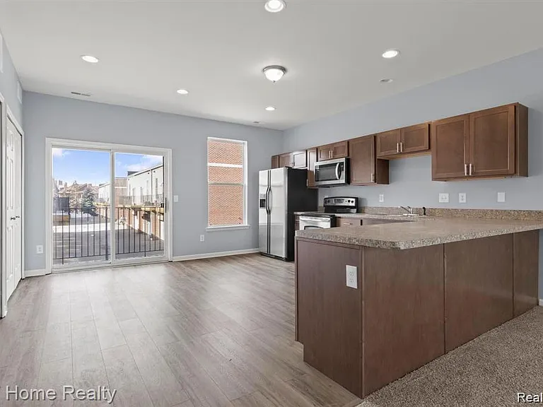7637 Woodward Ave — Photo 4