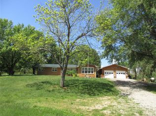21599 Neosho Dr, Lebanon, MO 65536