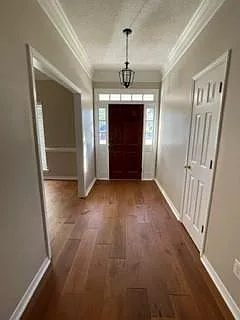 4 bed, 2.0 bath, 2350 sqft, $3,000 — Photo 2