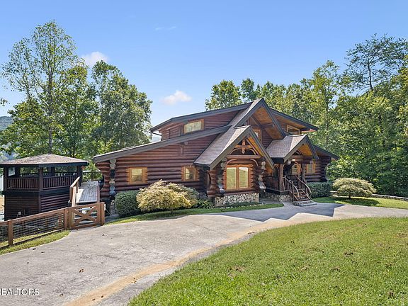 3rd image of 546 Bluff View Rd