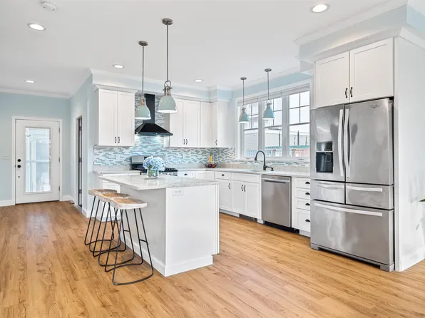 10 J St, Hampton, NH 03842