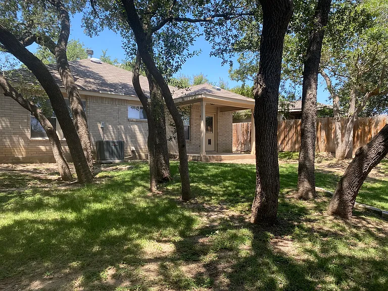 201 Katie Ct — Photo 10