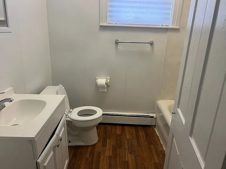 404 E Market St — Photo 6