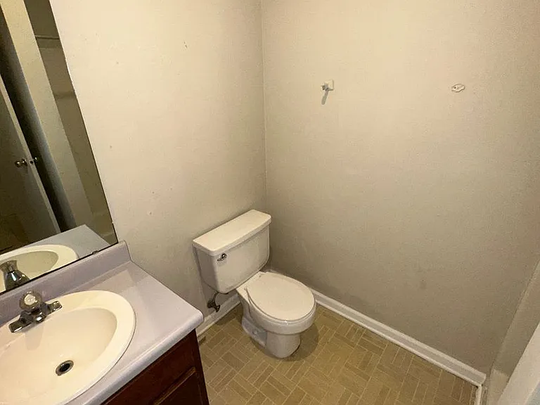 2320 Sylvan Ct — Photo 12
