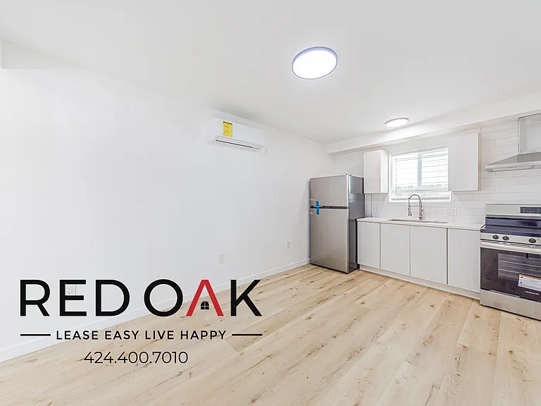 211 E 47th St #1/2 — Photo 8