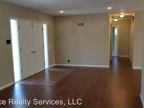 3rd image of 1732 Claudine Dr