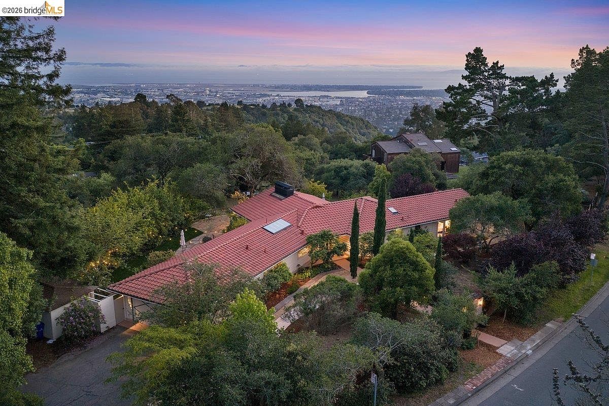12131 Skyline Blvd, Oakland, CA 94619 | Zillow