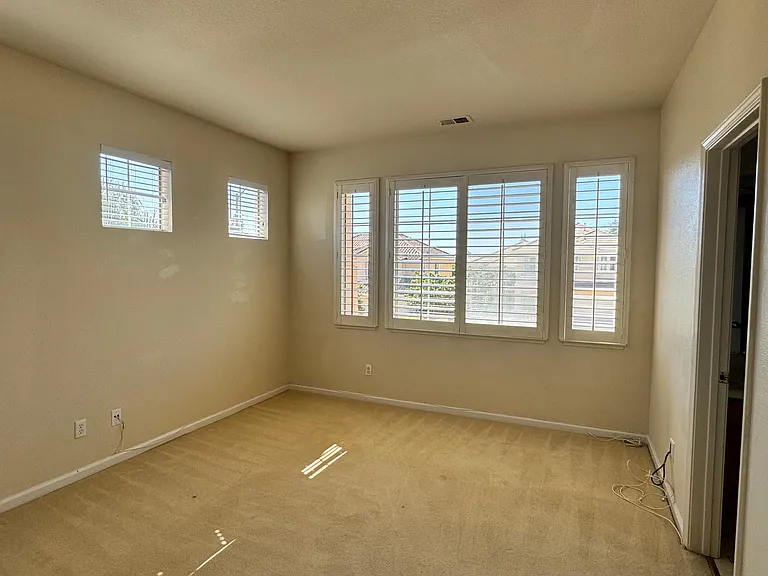 189 Clarence Way — Photo 12