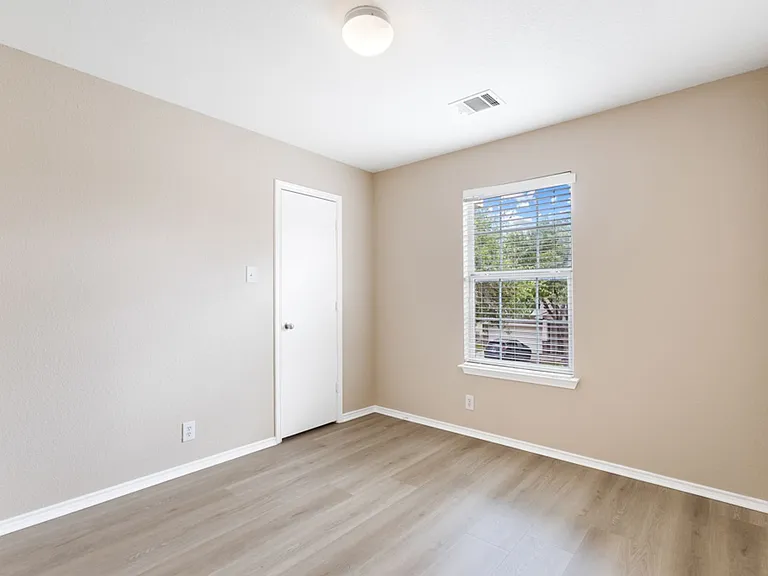 6526 Charles Fld — Photo 2