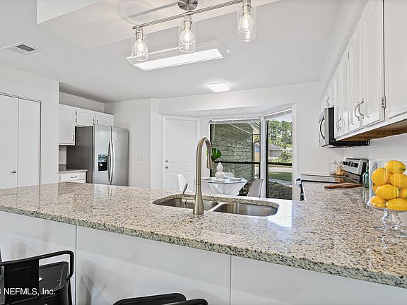 4th image of 11208 CLOVERHILL Circle E