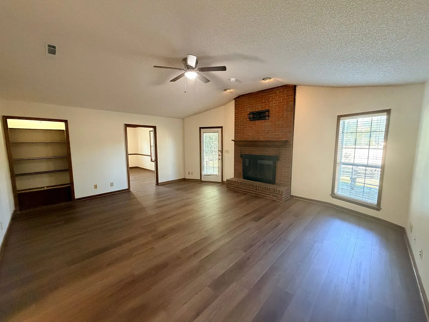 Spacious 3BR/2BA Home with 2-Car Garage in Valdosta City Limits! — Photo 4