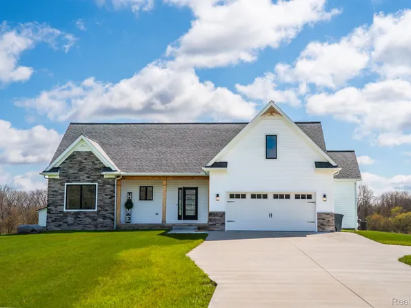 425 Corneil Rd, Imlay City, MI 48444