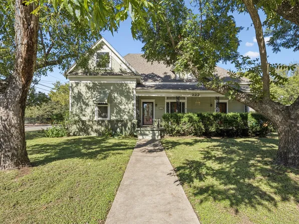 222 W College St #A-b, Denton, TX 76201