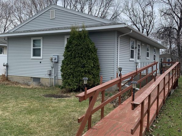 1471 Manvel Ave, Grafton, ND 58237