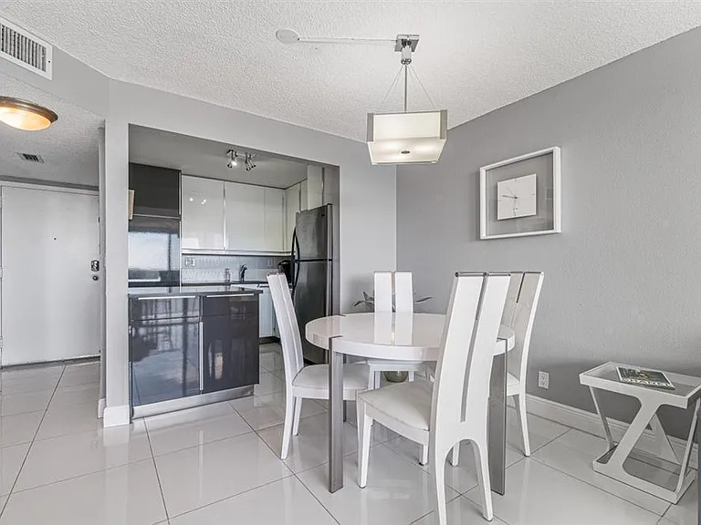 1830 Embassy Dr #613 — Photo 6