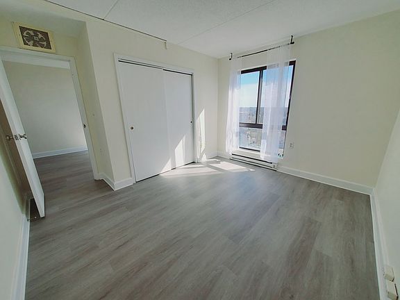 5th image of 60 Strawberry Hill Ave #12