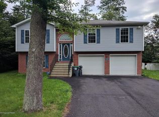 7725 Apple Ln, Tobyhanna, PA 18466