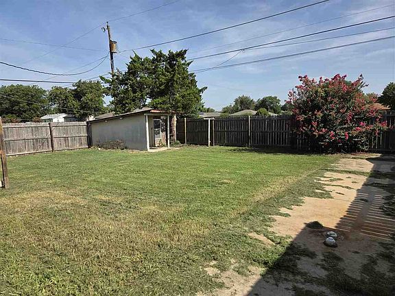 2nd image of 203 NW Morford Dr