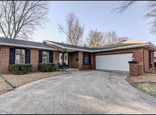 3221 Ellendale Dr, Springfield, IL 62704