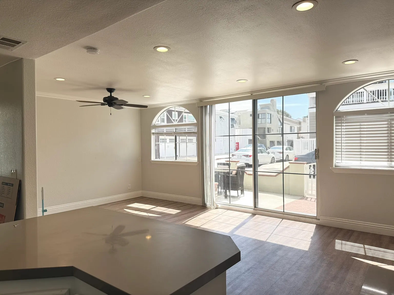 3 bed, 1633 sqft, $5,999 — Photo 4