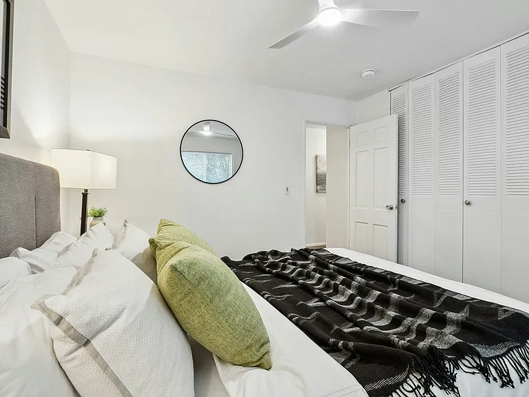 Wayzata Lake Apartments — Photo 12