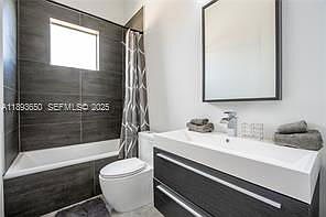 5th image of 3461 SW 25th St