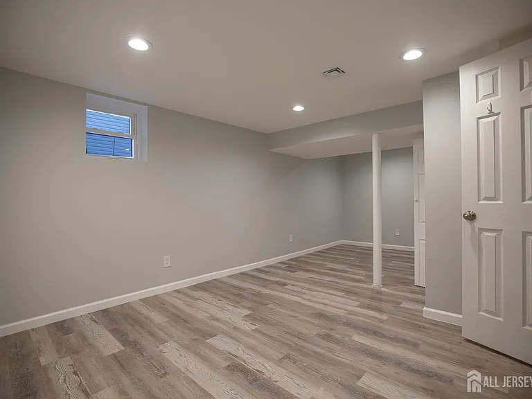 545 Olive Pl — Photo 13