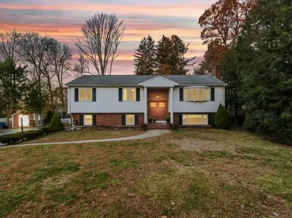5 Bolivar Ct, Canton, MA 02021