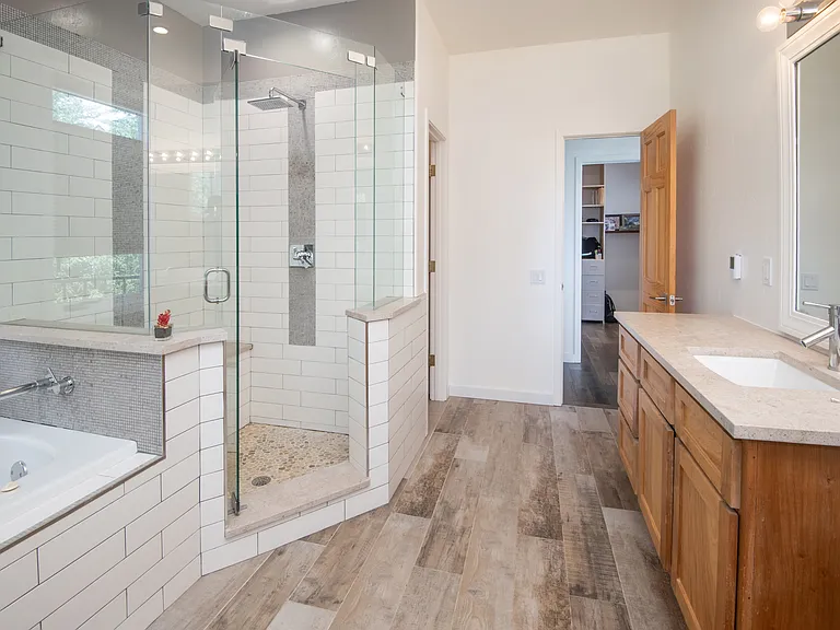 120 Hereford Rd #E — Photo 15