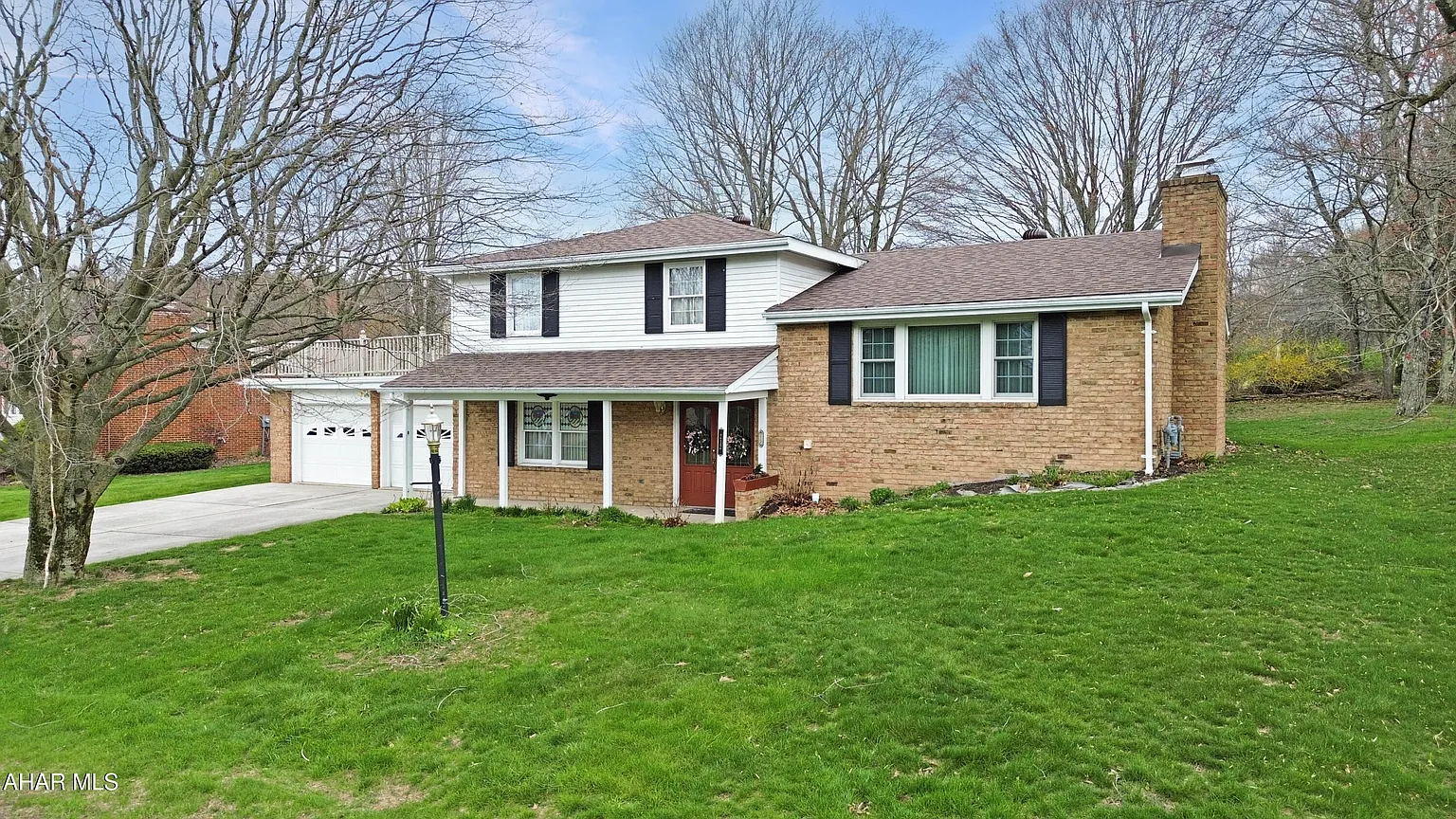 212 Maplebrook Rd photo 1