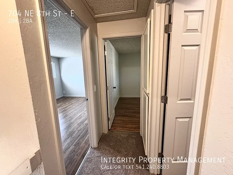 704 NE 8th St #E — Photo 17