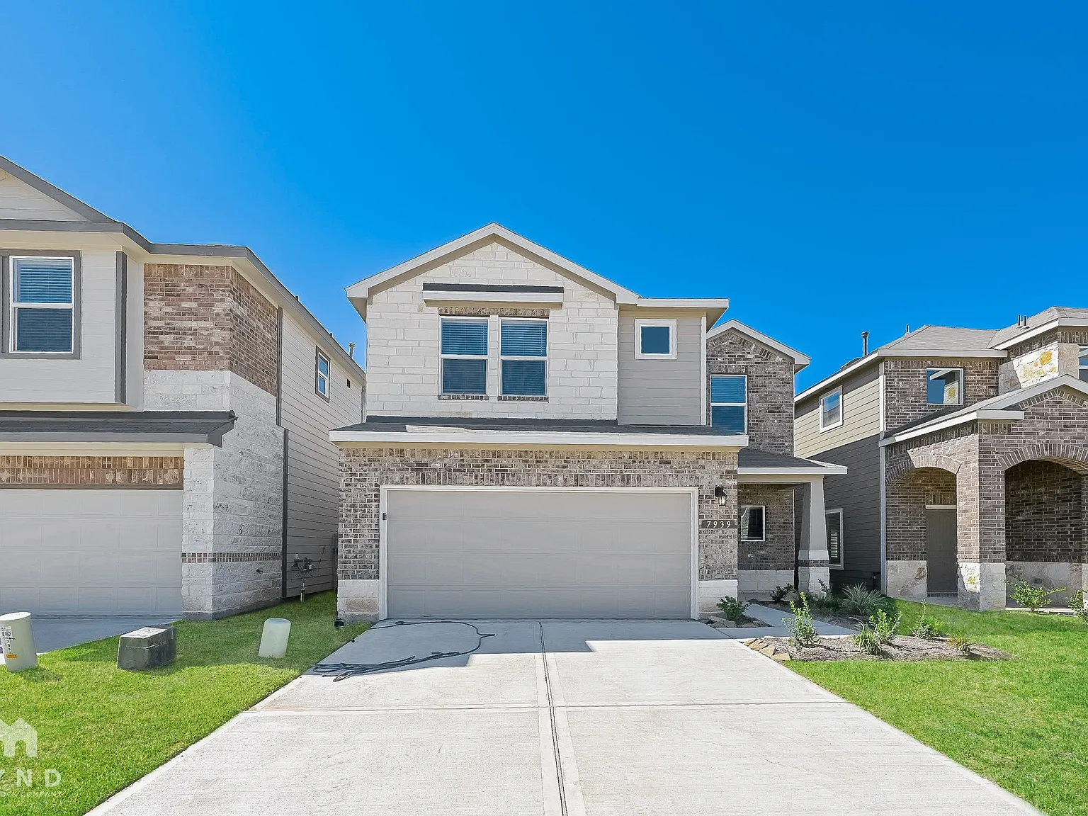 4 bed, 3.5 bath, 1900 sqft, $2,427 — Photo 1