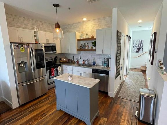 5th image of 1225 4th Ave S APT 208