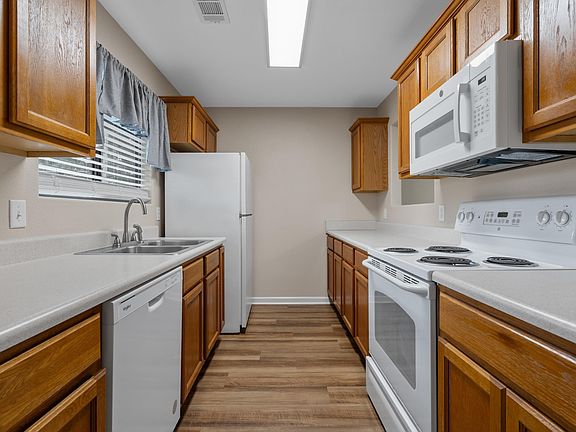 4th image of 1100 Woodlawn #63