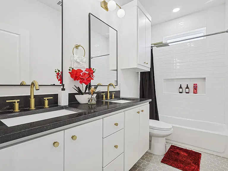2347 Kings Rd — Photo 6