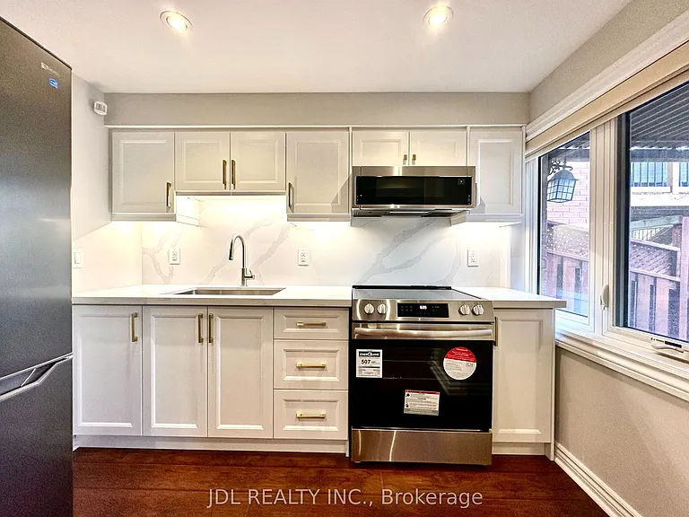 32 Bestview Cres #WALKOUT BASEMENT — Photo 3