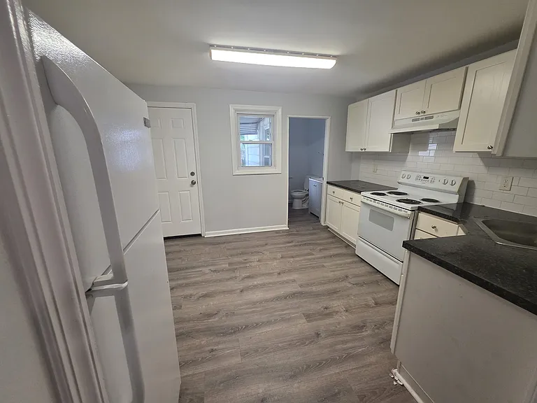 714 Roebling Ave — Photo 6
