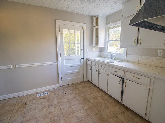 912 Meadowbrook Dr — Photo 4