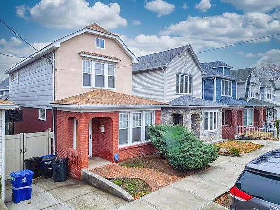 2nd image of 1747 Stuart St