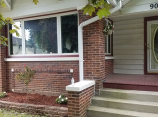 904 Belmont Ave, Racine, WI 53405