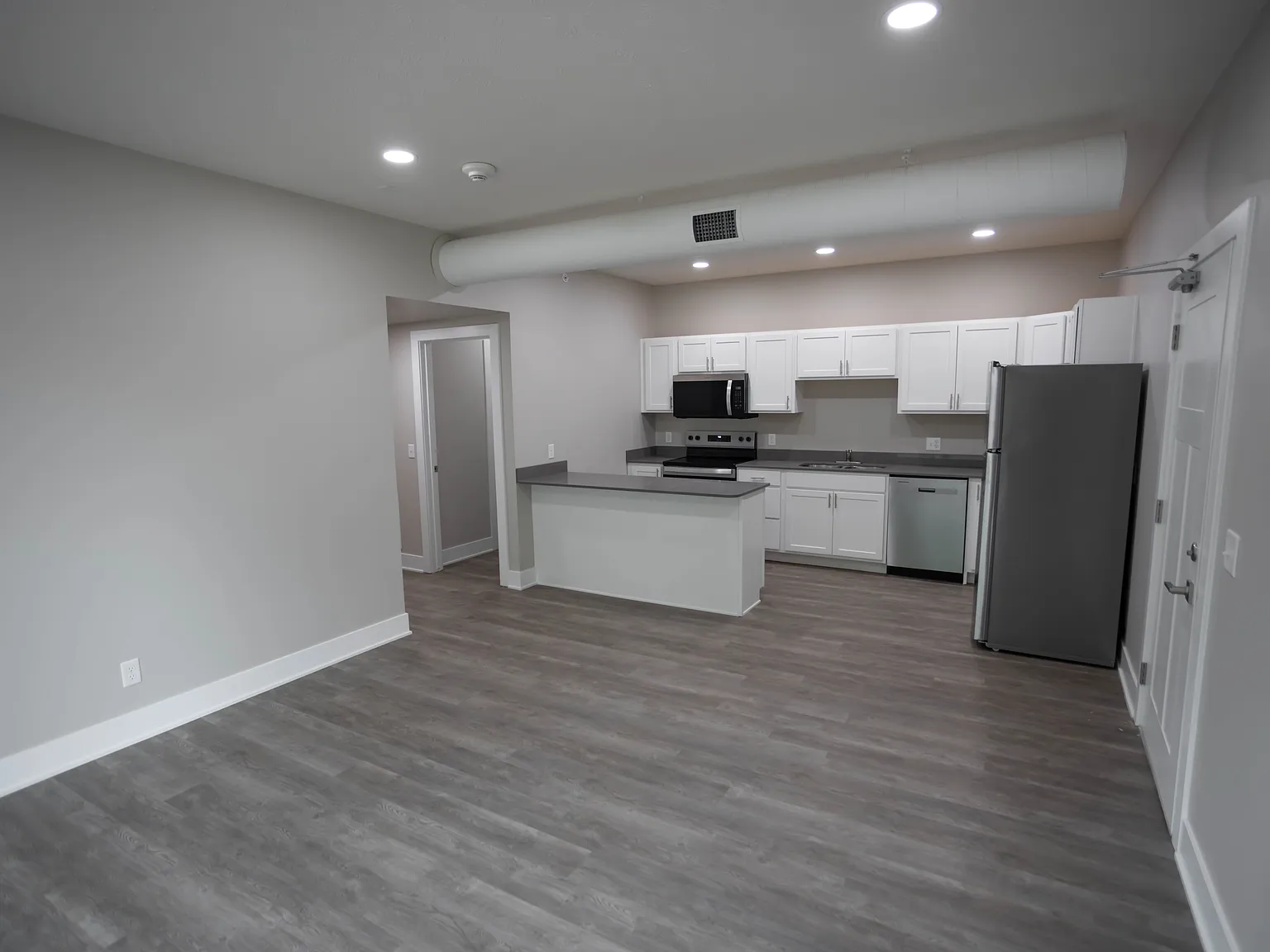 Riverbend Apartments — Photo 1