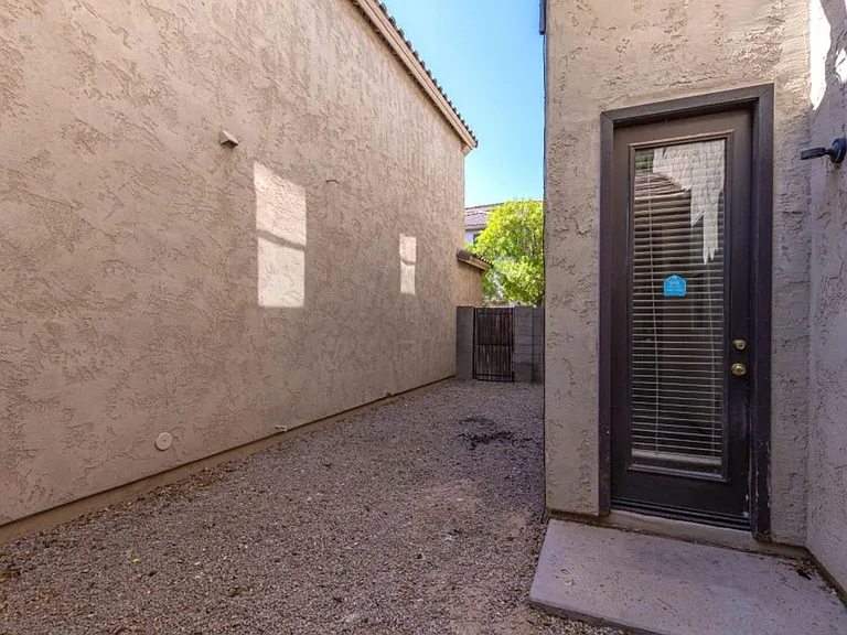 10018 W Winslow Ave — Photo 21