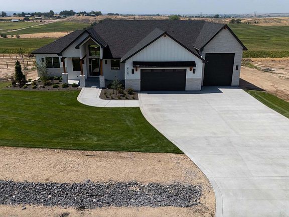 2nd image of 27181 Iron Horse Dr