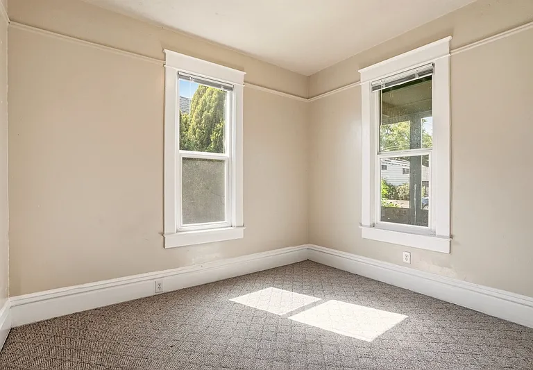 1011 E Augusta Ave — Photo 19