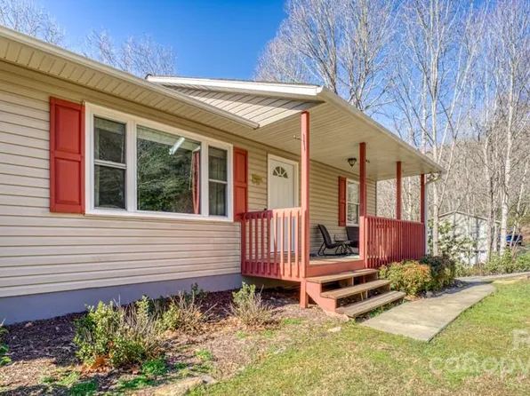 109 Hunters View Dr, Mills River, NC 28759