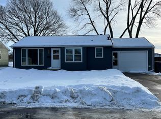 909 Westside Dr, Yankton, SD 57078