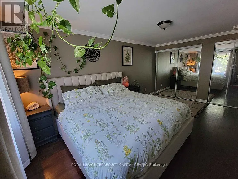 20 Mowat Cres — Photo 20